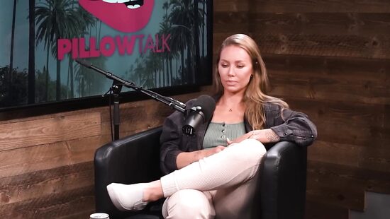 Подкаст "Pillow Talk": Николь Энистон