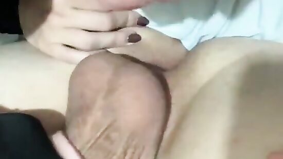 Две шалавы играют с моим членом)